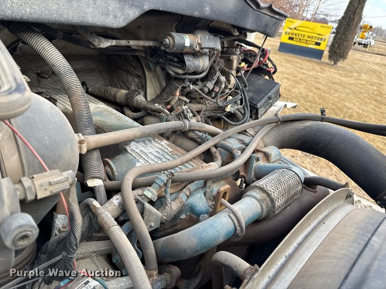 image for item DT0619 2005 International 4400 SBA 4x2 bucket truck