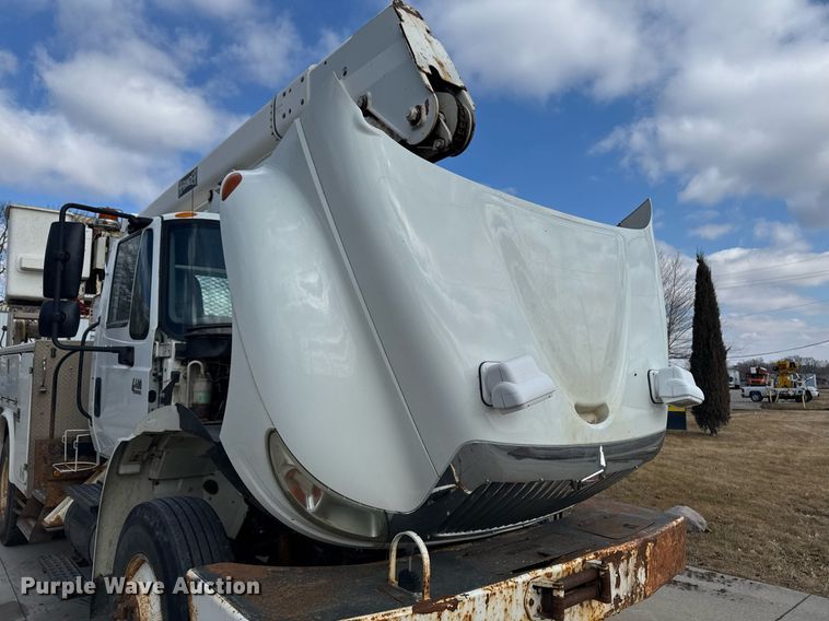 image for item DT0619 2005 International 4400 SBA 4x2 bucket truck