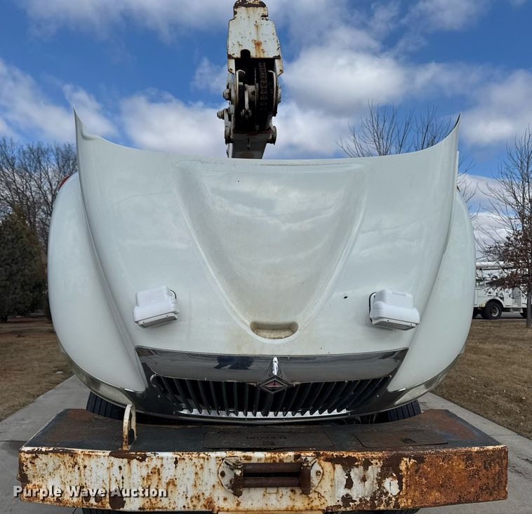 image for item DT0619 2005 International 4400 SBA 4x2 bucket truck