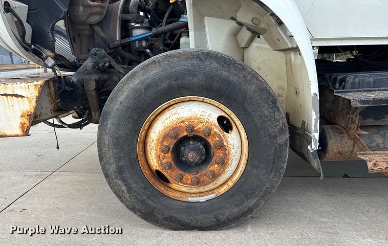 image for item DT0619 2005 International 4400 SBA 4x2 bucket truck