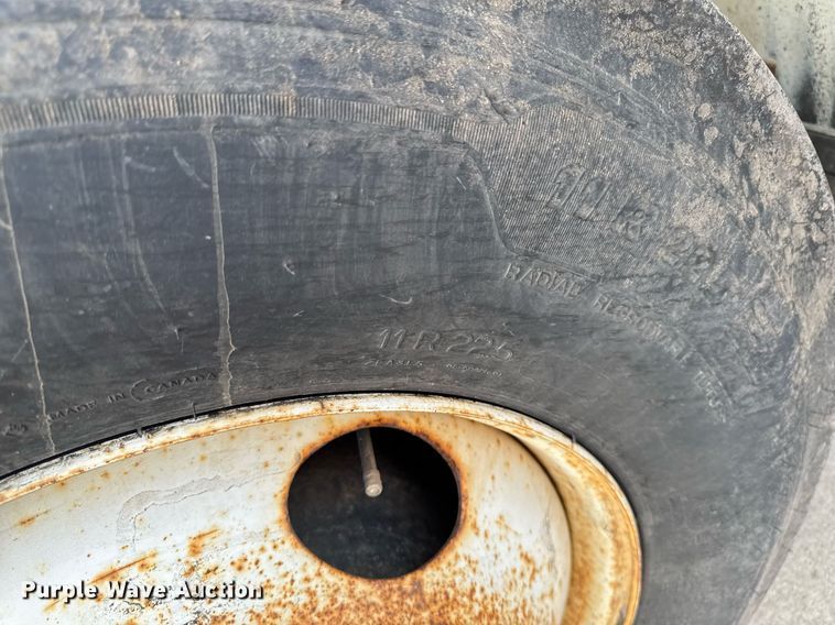 image for item DT0619 2005 International 4400 SBA 4x2 bucket truck