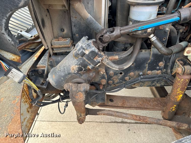 image for item DT0619 2005 International 4400 SBA 4x2 bucket truck