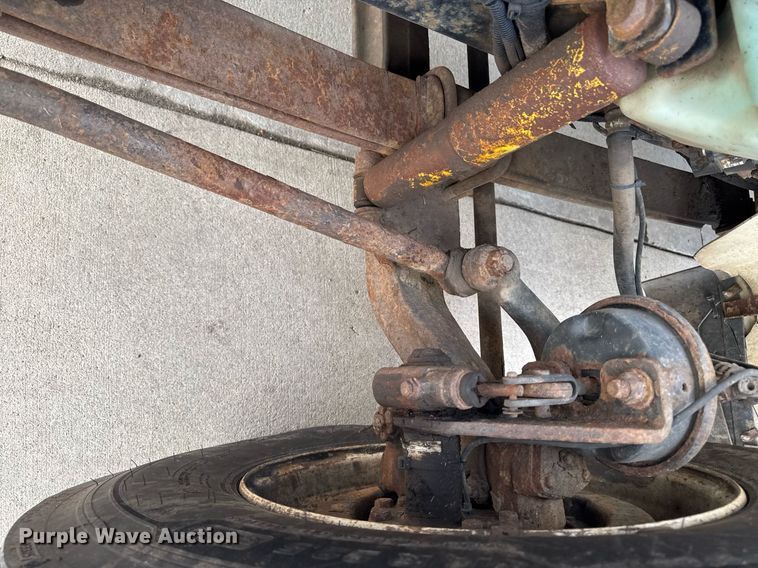 image for item DT0619 2005 International 4400 SBA 4x2 bucket truck