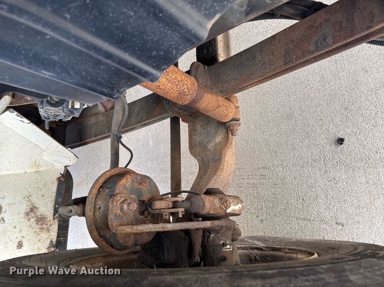 image for item DT0619 2005 International 4400 SBA 4x2 bucket truck