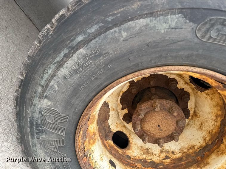 image for item DT0619 2005 International 4400 SBA 4x2 bucket truck