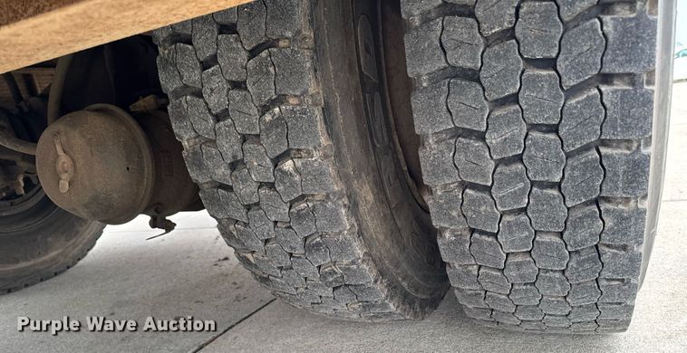 image for item DT0619 2005 International 4400 SBA 4x2 bucket truck