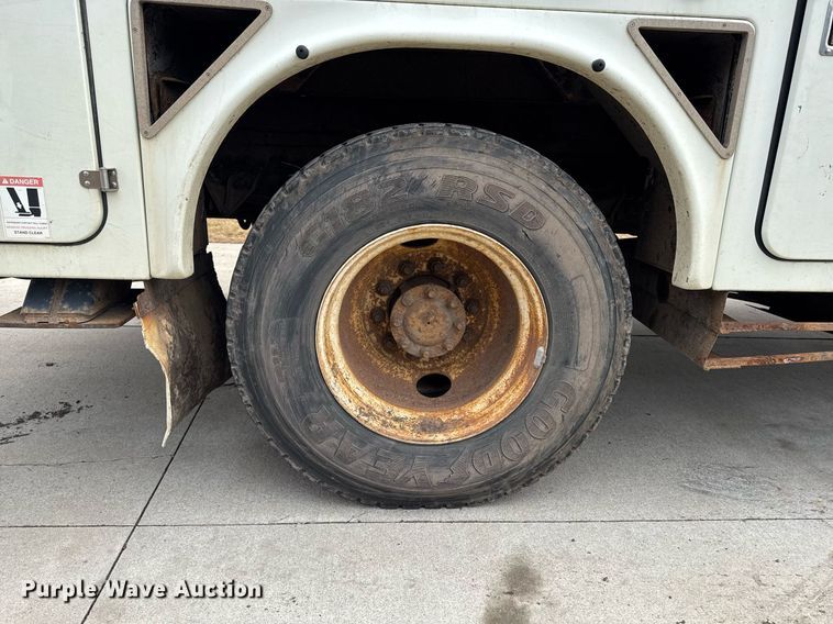 image for item DT0619 2005 International 4400 SBA 4x2 bucket truck