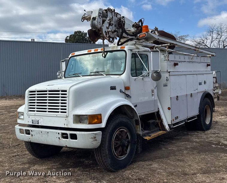 image for item DT0620 1998 International 4900 4x2 digger derrick truck