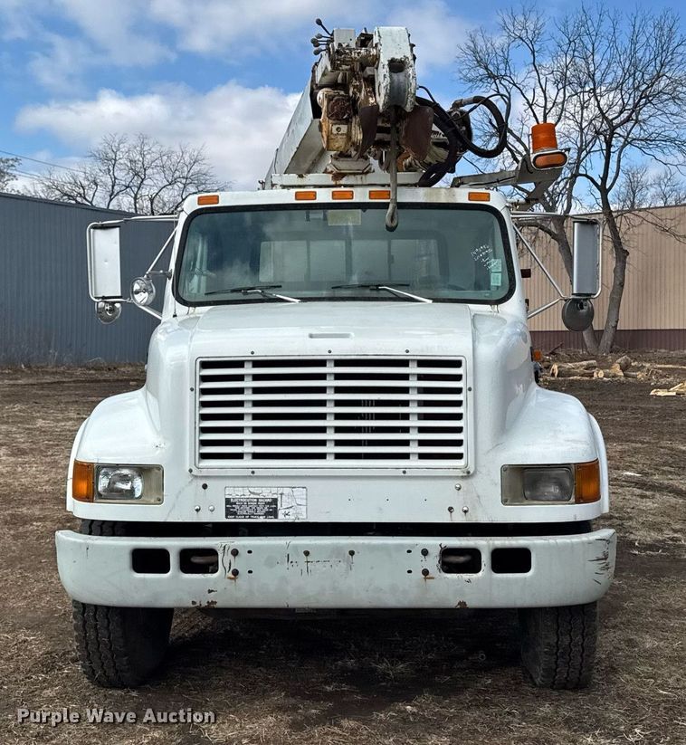 image for item DT0620 1998 International 4900 4x2 digger derrick truck