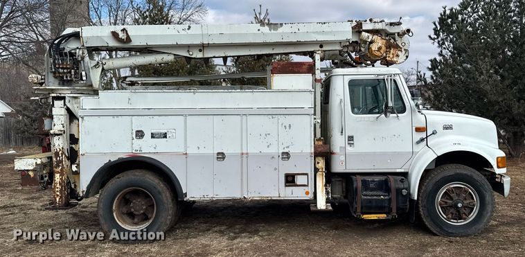 image for item DT0620 1998 International 4900 4x2 digger derrick truck