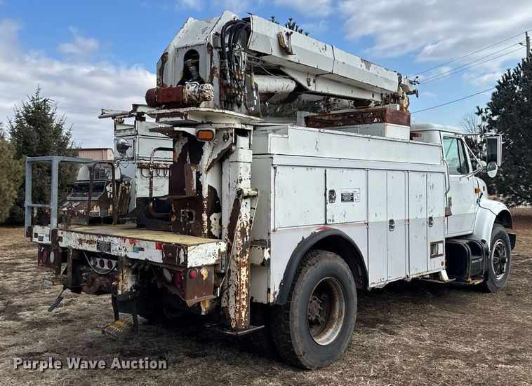 image for item DT0620 1998 International 4900 4x2 digger derrick truck