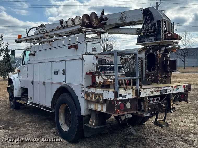 image for item DT0620 1998 International 4900 4x2 digger derrick truck