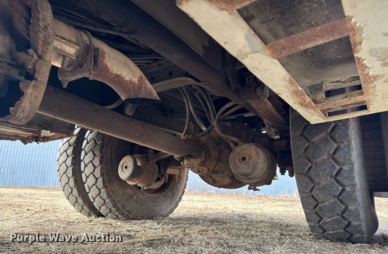 image for item DT0620 1998 International 4900 4x2 digger derrick truck