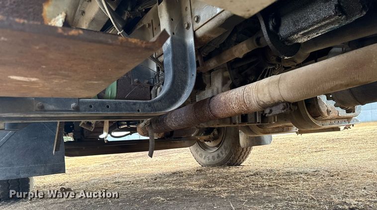 image for item DT0620 1998 International 4900 4x2 digger derrick truck