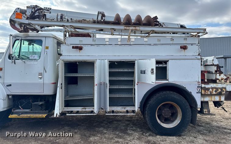 image for item DT0620 1998 International 4900 4x2 digger derrick truck