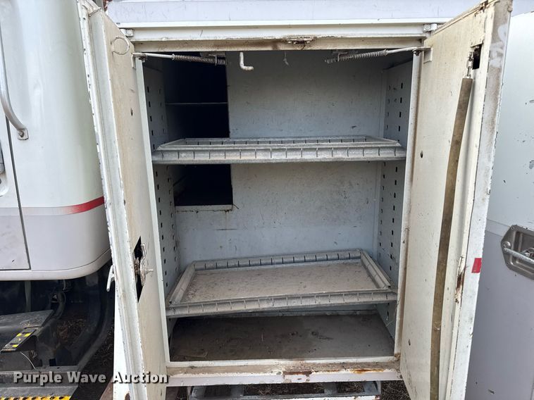 image for item DT0620 1998 International 4900 4x2 digger derrick truck