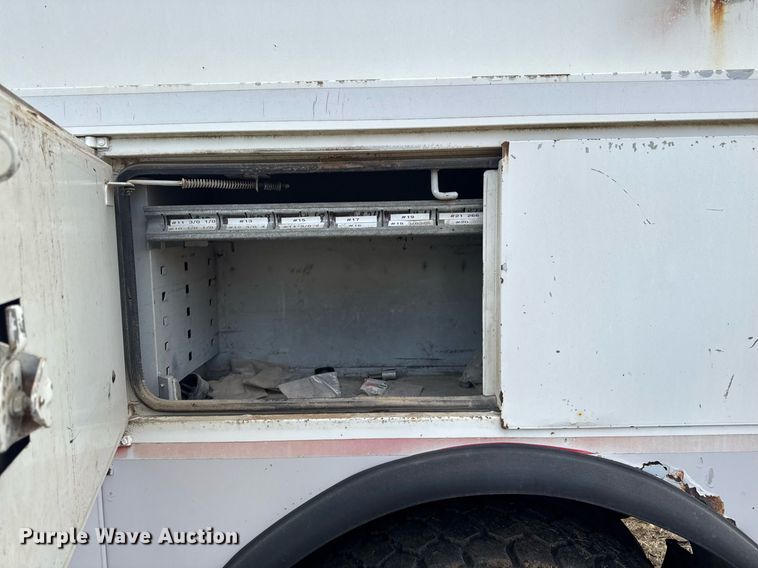 image for item DT0620 1998 International 4900 4x2 digger derrick truck