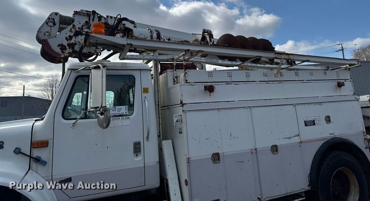 image for item DT0620 1998 International 4900 4x2 digger derrick truck