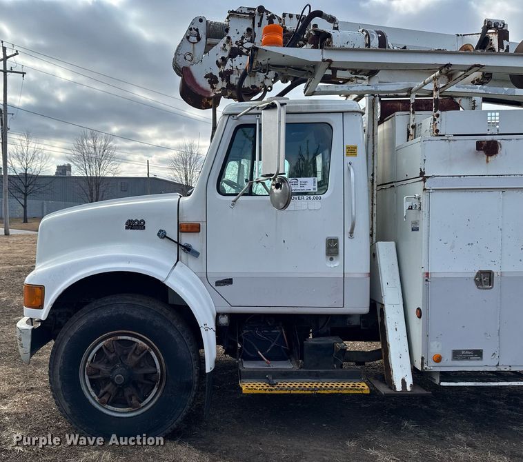 image for item DT0620 1998 International 4900 4x2 digger derrick truck