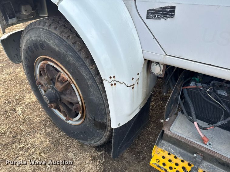 image for item DT0620 1998 International 4900 4x2 digger derrick truck