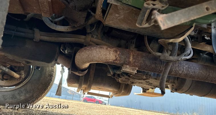 image for item DT0620 1998 International 4900 4x2 digger derrick truck