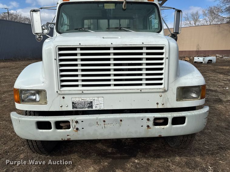 image for item DT0620 1998 International 4900 4x2 digger derrick truck