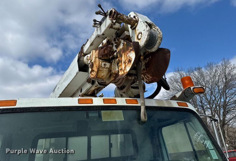 image for item DT0620 1998 International 4900 4x2 digger derrick truck