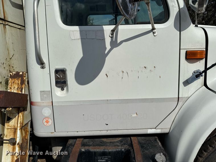 image for item DT0620 1998 International 4900 4x2 digger derrick truck