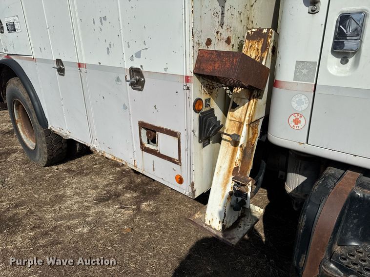 image for item DT0620 1998 International 4900 4x2 digger derrick truck