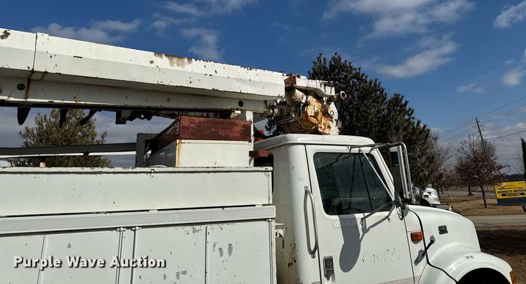 image for item DT0620 1998 International 4900 4x2 digger derrick truck