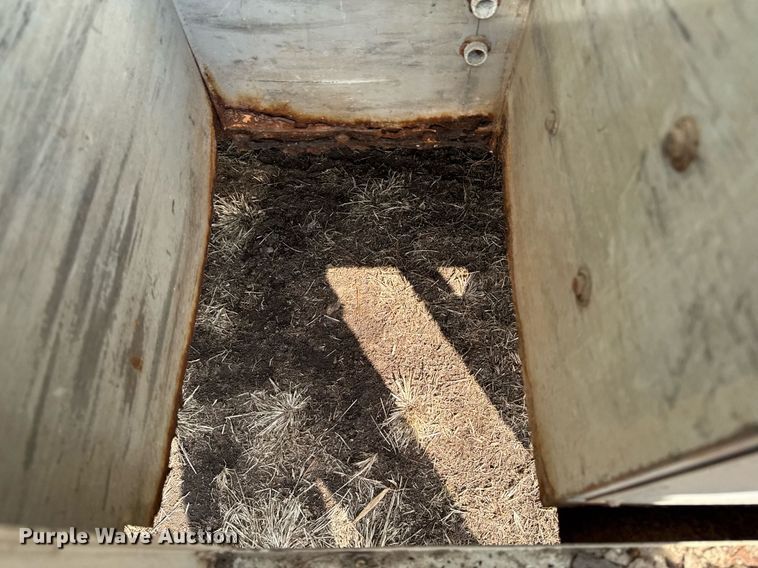 image for item DT0620 1998 International 4900 4x2 digger derrick truck