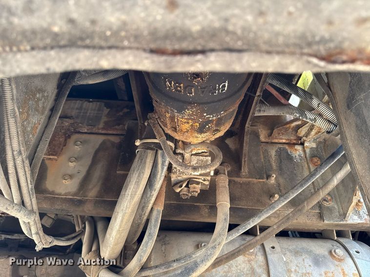 image for item DT0620 1998 International 4900 4x2 digger derrick truck