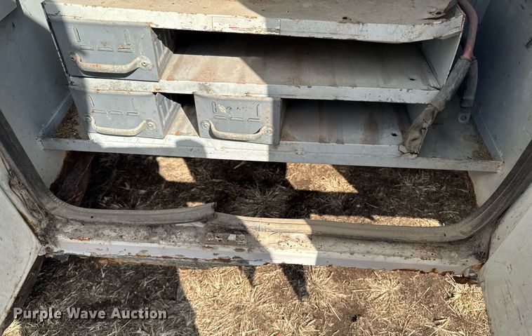 image for item DT0620 1998 International 4900 4x2 digger derrick truck