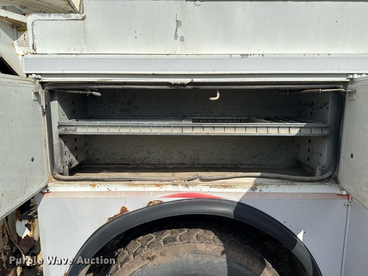 image for item DT0620 1998 International 4900 4x2 digger derrick truck