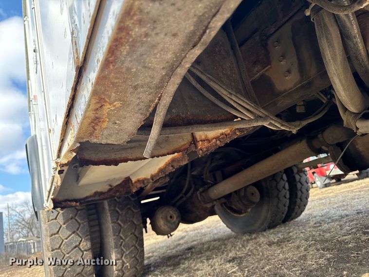 image for item DT0620 1998 International 4900 4x2 digger derrick truck