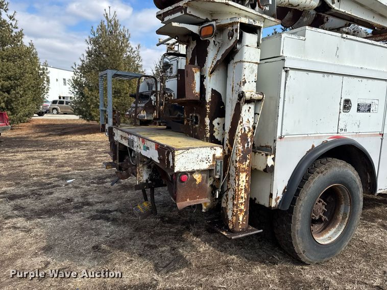 image for item DT0620 1998 International 4900 4x2 digger derrick truck