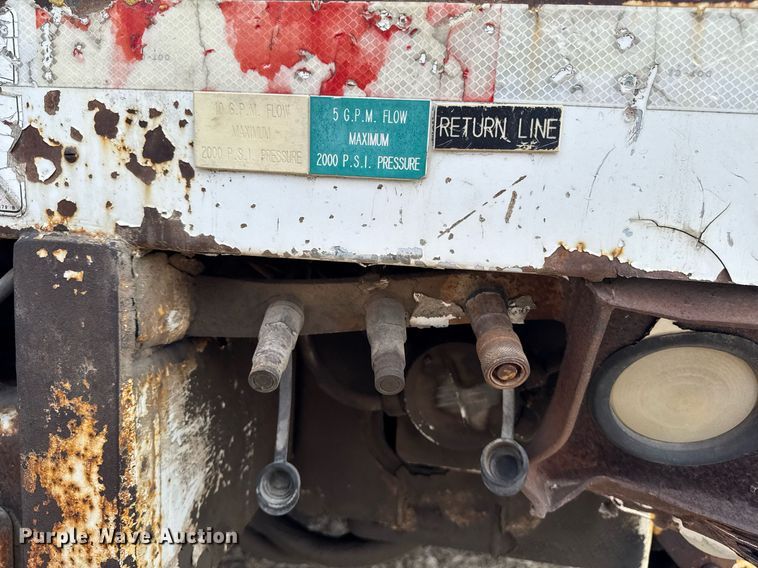 image for item DT0620 1998 International 4900 4x2 digger derrick truck