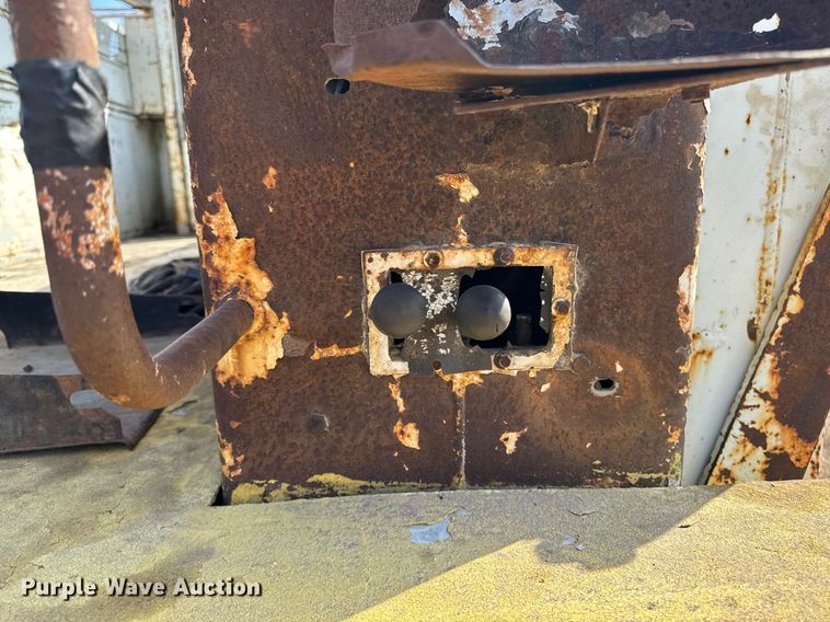 image for item DT0620 1998 International 4900 4x2 digger derrick truck