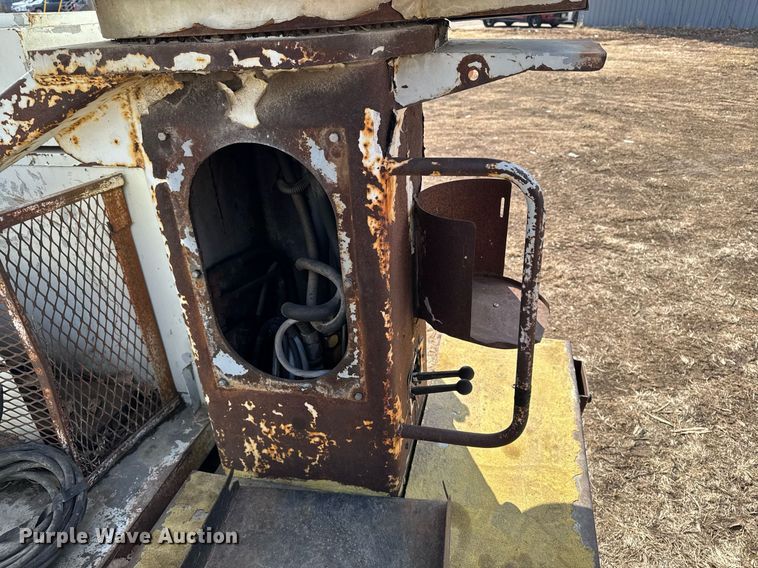 image for item DT0620 1998 International 4900 4x2 digger derrick truck