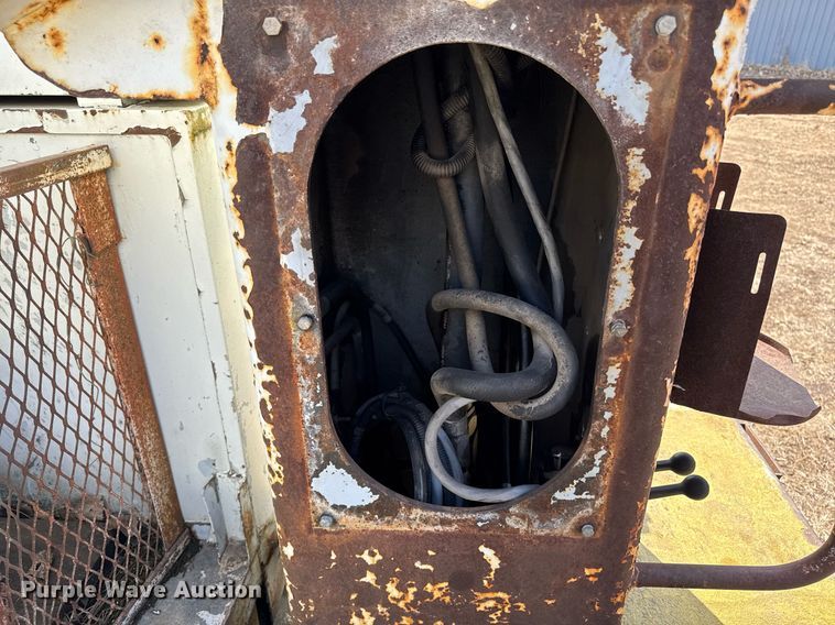 image for item DT0620 1998 International 4900 4x2 digger derrick truck