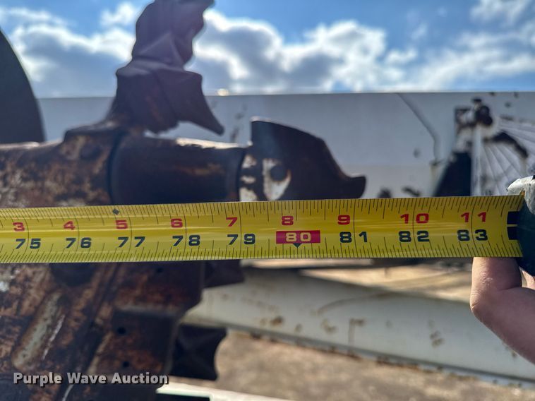 image for item DT0620 1998 International 4900 4x2 digger derrick truck