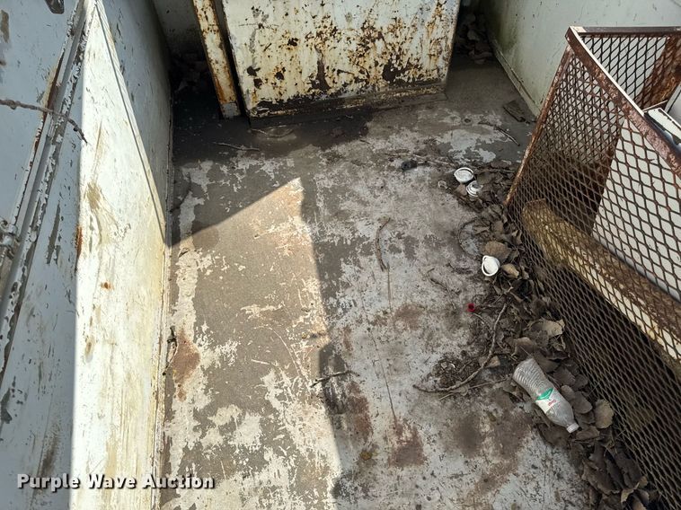 image for item DT0620 1998 International 4900 4x2 digger derrick truck