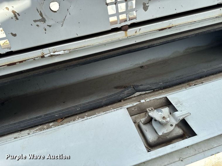 image for item DT0620 1998 International 4900 4x2 digger derrick truck