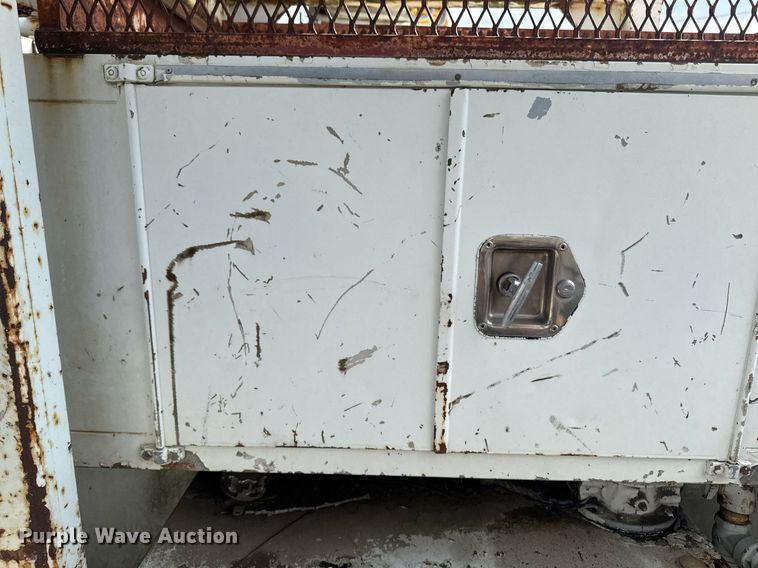 image for item DT0620 1998 International 4900 4x2 digger derrick truck