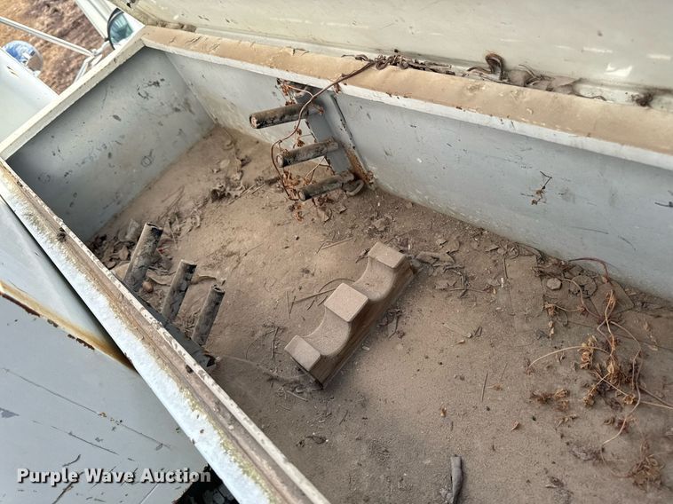 image for item DT0620 1998 International 4900 4x2 digger derrick truck