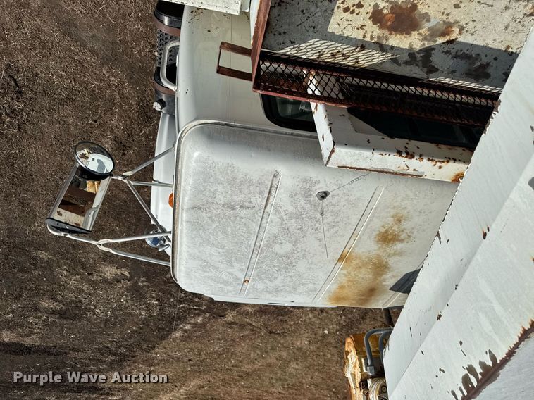 image for item DT0620 1998 International 4900 4x2 digger derrick truck