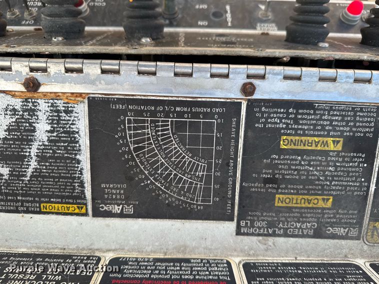 image for item DT0620 1998 International 4900 4x2 digger derrick truck