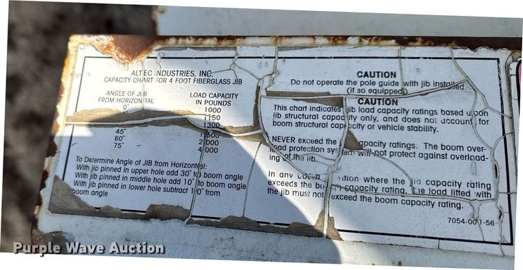 image for item DT0620 1998 International 4900 4x2 digger derrick truck