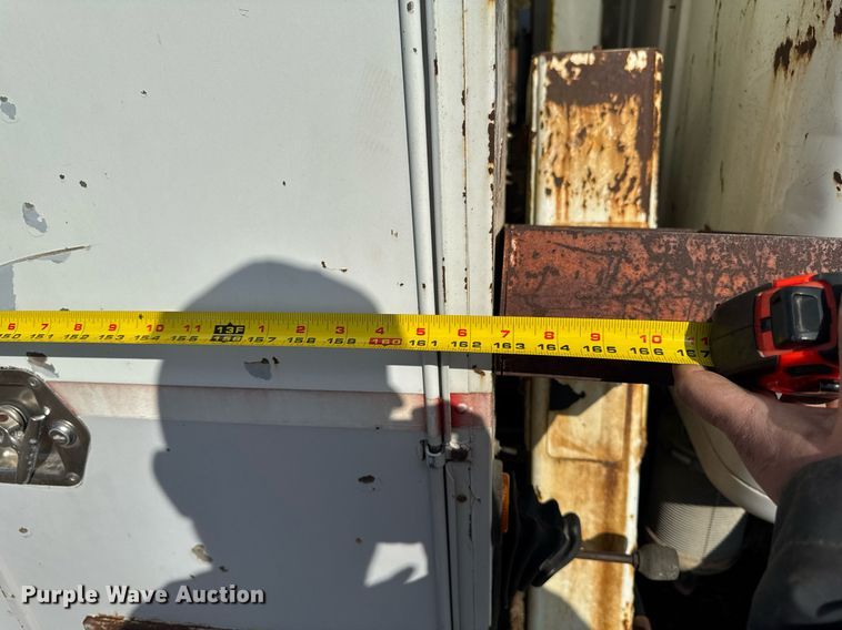 image for item DT0620 1998 International 4900 4x2 digger derrick truck