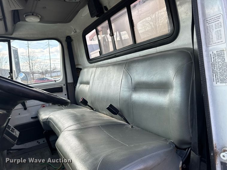 image for item DT0620 1998 International 4900 4x2 digger derrick truck